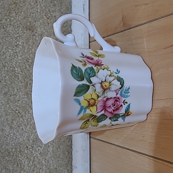 4 Royal Grafton cup, no damage - Picture 5 of 8